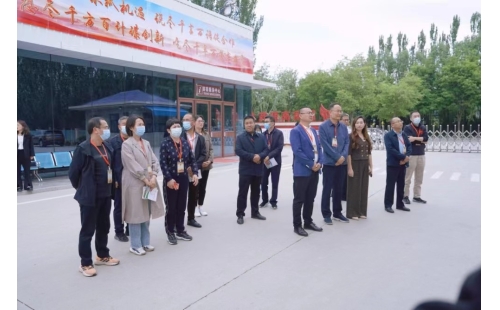 金鳳區(qū)人大常委會到伊百盛開展產業(yè)項目建設情況視察